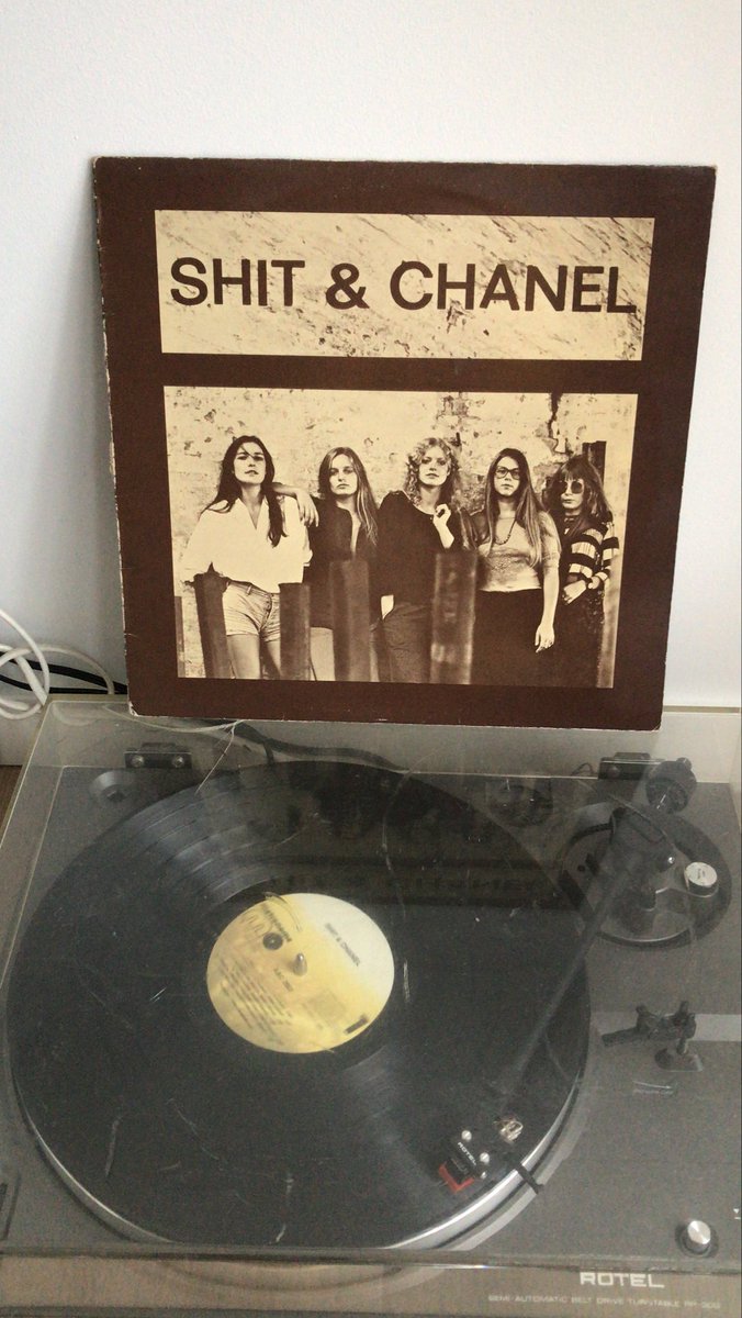 #NowPlaying Pop-folk danoise seventies. Nom de groupe canon.