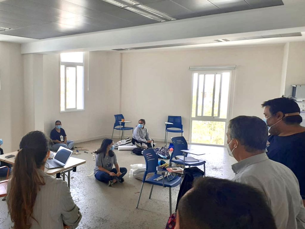 GranCanariaJven's tweet photo. 💯 Hoy nuestra @OlaiaMR visita junto al Consejero de #Empleo, @Juandiazsanchez, el PFAE de dirección y coordinación de actividades de tiempo libre educativo infantil y juvenil ubicado en nuestras instalaciones de #Jinámar. 

🎯 Participan 5 profesores y 15 #Jóvenes  
#GCJoven https://t.co/1t4sB0sLwz