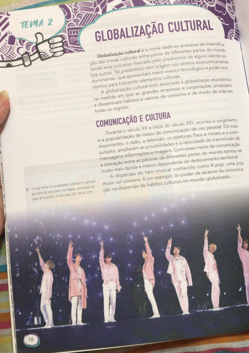 jooniart's tweet photo. mano e na parte de globalização cultural da apostila da minha irmã que tem o bts 

SÃO OS PATRÕES SIM!! @BTS_twt https://t.co/X4cL6cJOgI