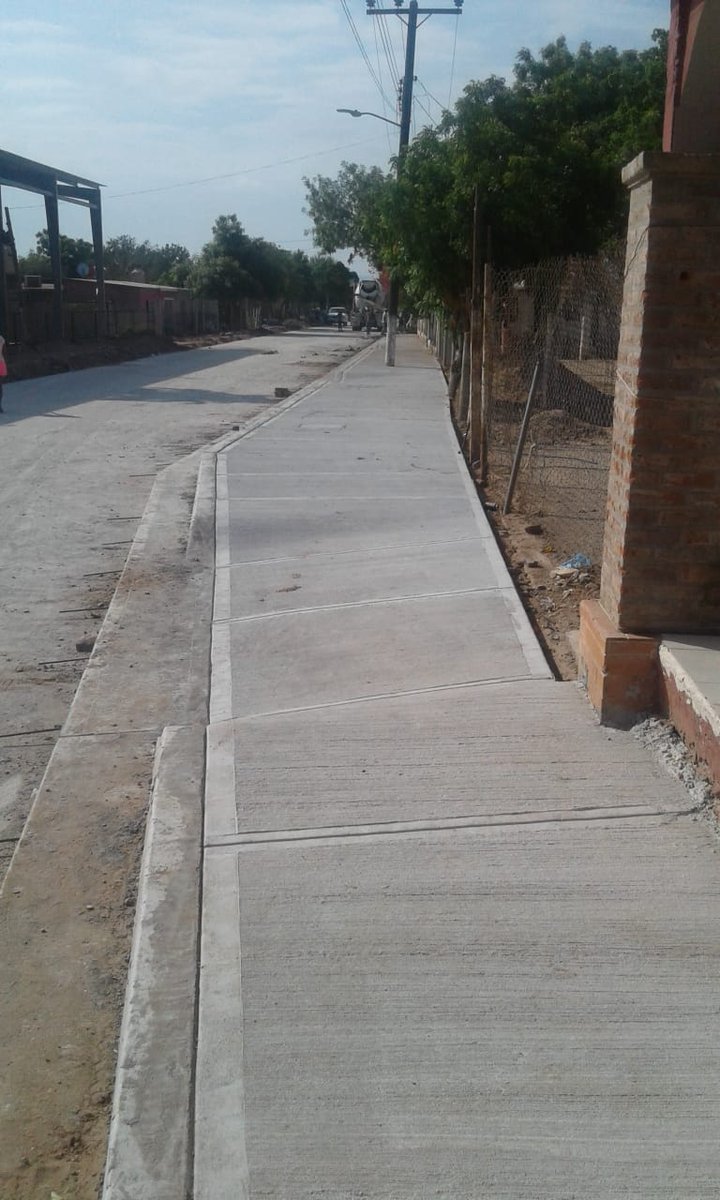 SinaloaSop's tweet photo. Calle principal  del Jitzamuri luce como nueva con su pavimento hidráulico. Una obra que se suma al programa de pavimentación que ha impulsado intensamente el Gobernador @QuirinoOC.
@sinaloagobmx 
https://t.co/LFusijYI3p https://t.co/cStnisL6r3