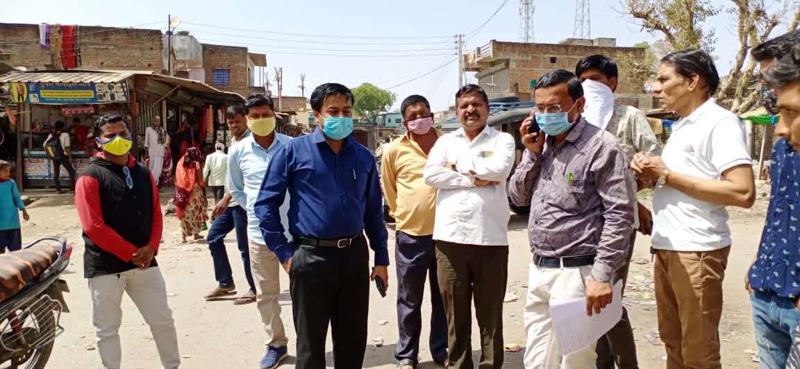 આજ રોજ દેલ​વાડા ગામે કોરોના ના કારણે ચિત્ર વિચિત્ર મેળો ન યોજ​વા માટે ગ્રામજનોને નમ્ર અપીલ કરી તથા કોટડા ગામે બજારમાં કોરોના વિષયક જાગૃતિ ફેલાવ​વા અને જીપ દ્વારા ટ્રાફિકને અડચણ ના પડે તે માટે આગેવાનો સાથે માર્ચ યોજી @SdmKhedbrahma <a href="/CollectorSK/">Collector Sabarkantha</a> <a href="/pkumarias/">Pankaj Kumar</a>