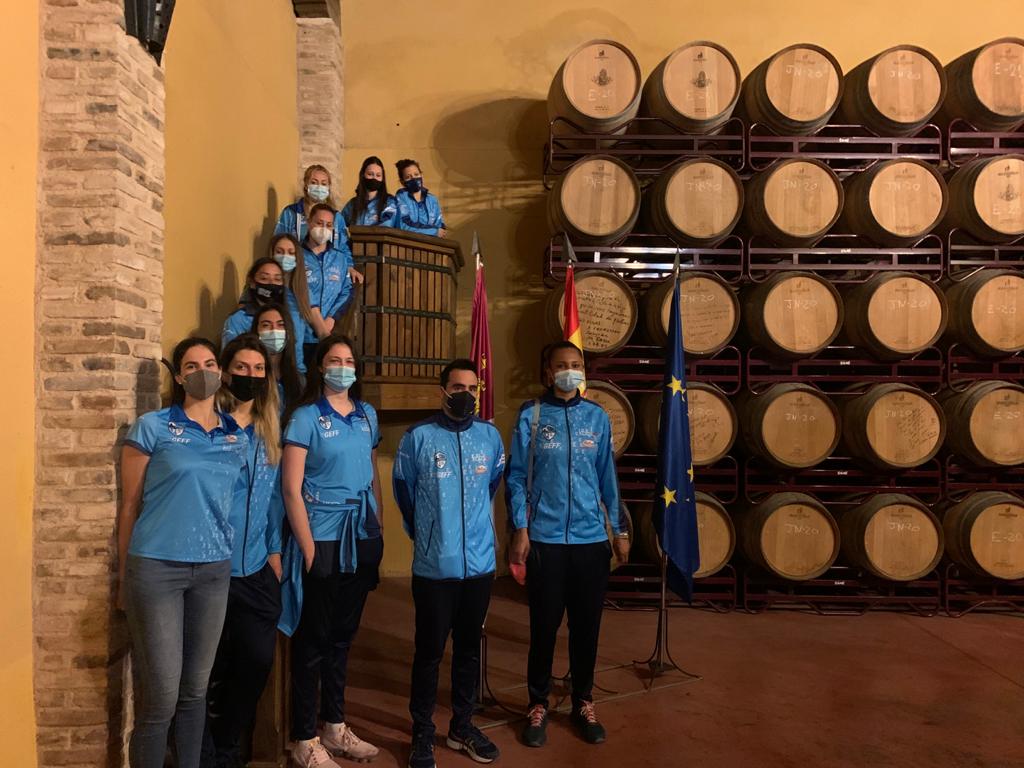 bodegascrisve's tweet photo. Las chicas del @voleykiele han visitado hoy nuestra bodega para cerrar una temporada donde han realizado un gran trabajo refrendado en la cancha y que nos hizo vibrar a todos los aficionados. ¡Enhorabuena chicas!

#bodega #winery #voleibol #voley #socuellamos #lamancha #winelife https://t.co/esxQoeplX6