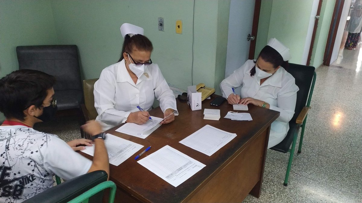 canalhabana_cu's tweet photo. #CubaPorLaVida🇨🇺 El proceso de vacunación voluntaria con el candidato #SoberanaO2 continúa este miércoles en el @IPKCuba.
📷@IPKCuba. https://t.co/fXdXt99e7l