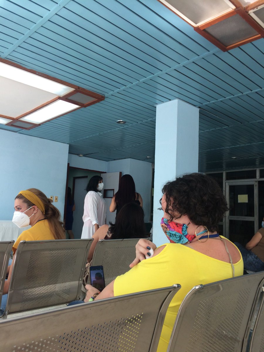 canalhabana_cu's tweet photo. #CubaPorLaVida🇨🇺 El proceso de vacunación voluntaria con el candidato #SoberanaO2 continúa este miércoles en el @IPKCuba.
📷@IPKCuba. https://t.co/fXdXt99e7l