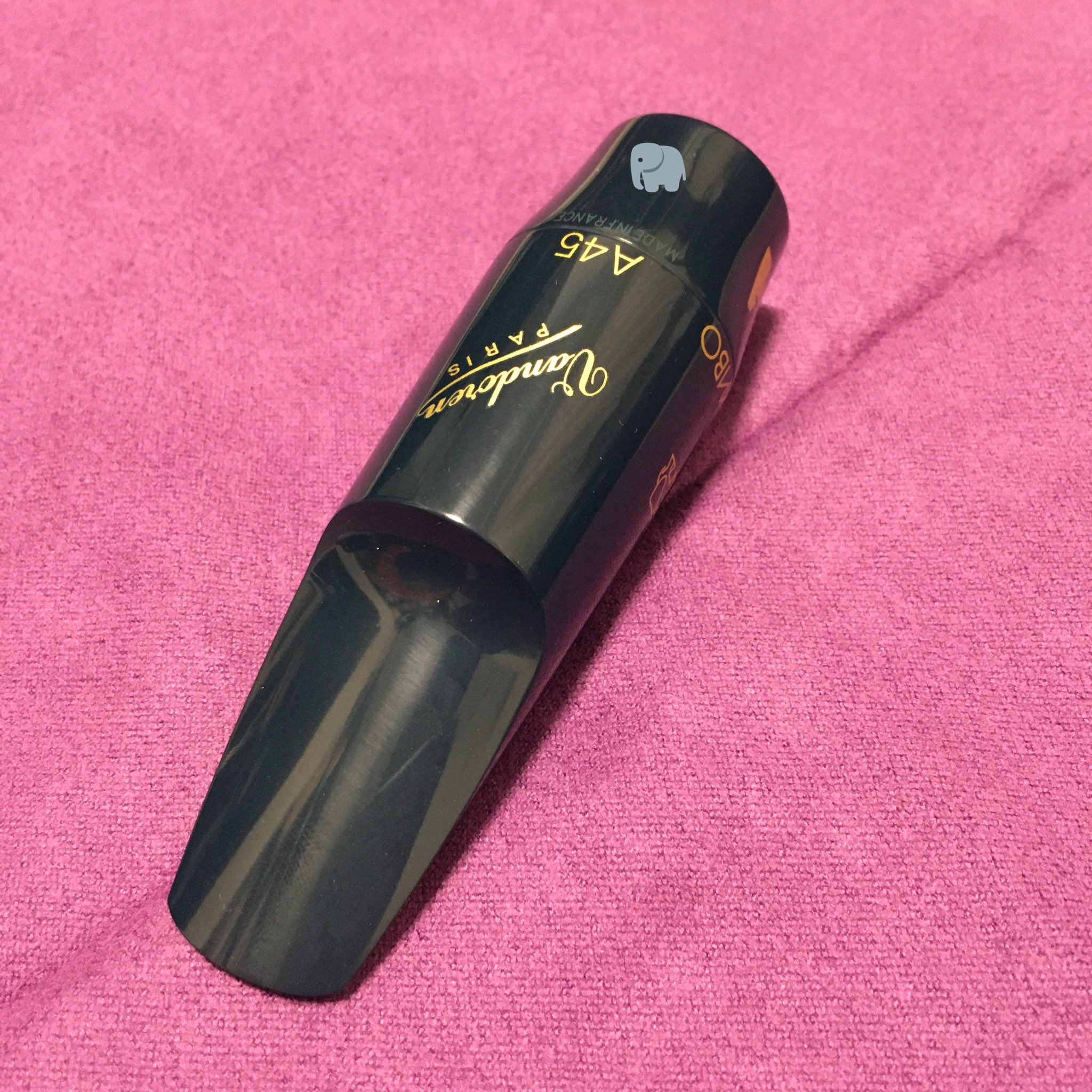 鰐川大輔 バンドレンのブルージャンボジャバの復刻版 購入しました 青というより青みがかったグレーという方が近いかな 昔の色合いとは違うけど 耐久性と色落ちの問題を考えてのことかも Vintage Saxoと現行のjumbo Javaと並べてみると 内部形状