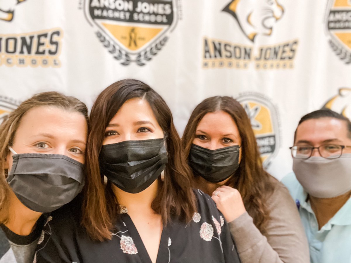 Laura San Roman tweet media