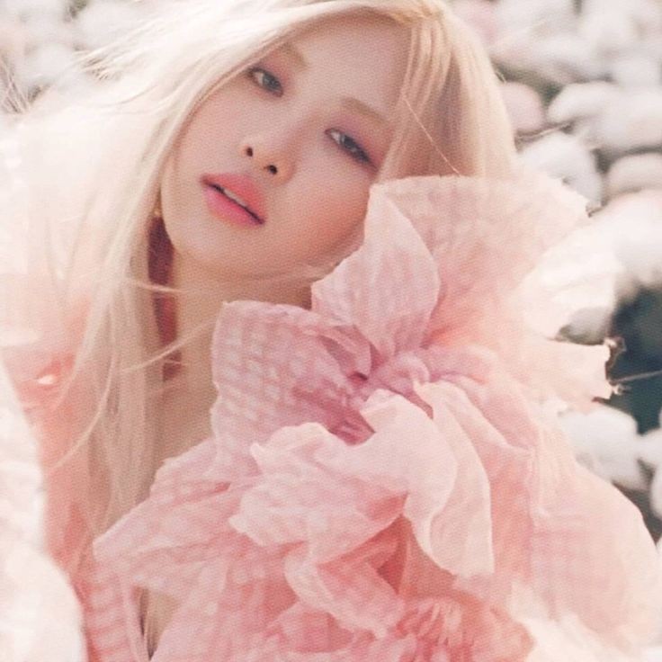 J00NI3POP's tweet photo. Felicidades a mi niña hermosa, estoy orgullosa del todo el trabajo que has logrado, beautiful angel
CONGRATULATIONS ROSÉ
#OnTheGroundFirstWIN
#ROSÉ1stWin
@BLACKPINK https://t.co/Y0heHkBbjZ