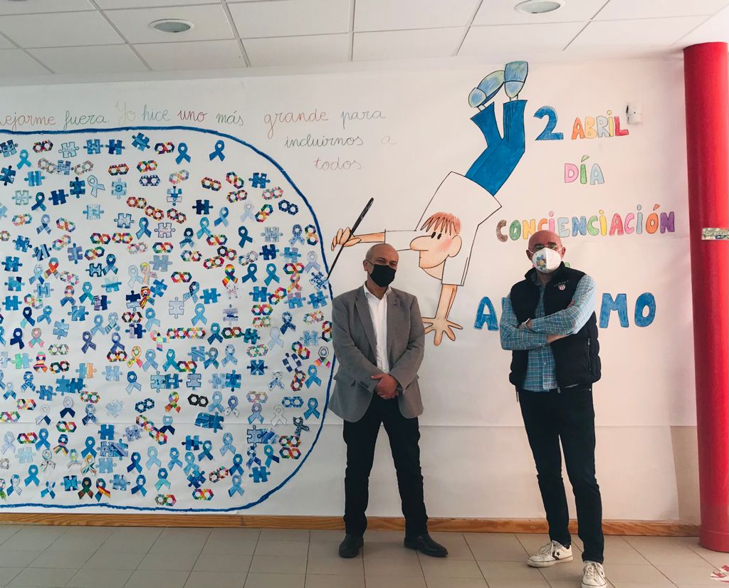 MiguelMayoral12's tweet photo. Un placer compartir la mañana con alumnos y profesores del colegio Antonio Mingote. Se respira alegría en este centro puntero del trabajo por proyectos, las nuevas tecnologías, la atención al autismo... Gracias Juan Carlos, Ana, Marival... Viejos amigos, compañeros ¡Maestros! https://t.co/HyXWb8BG49