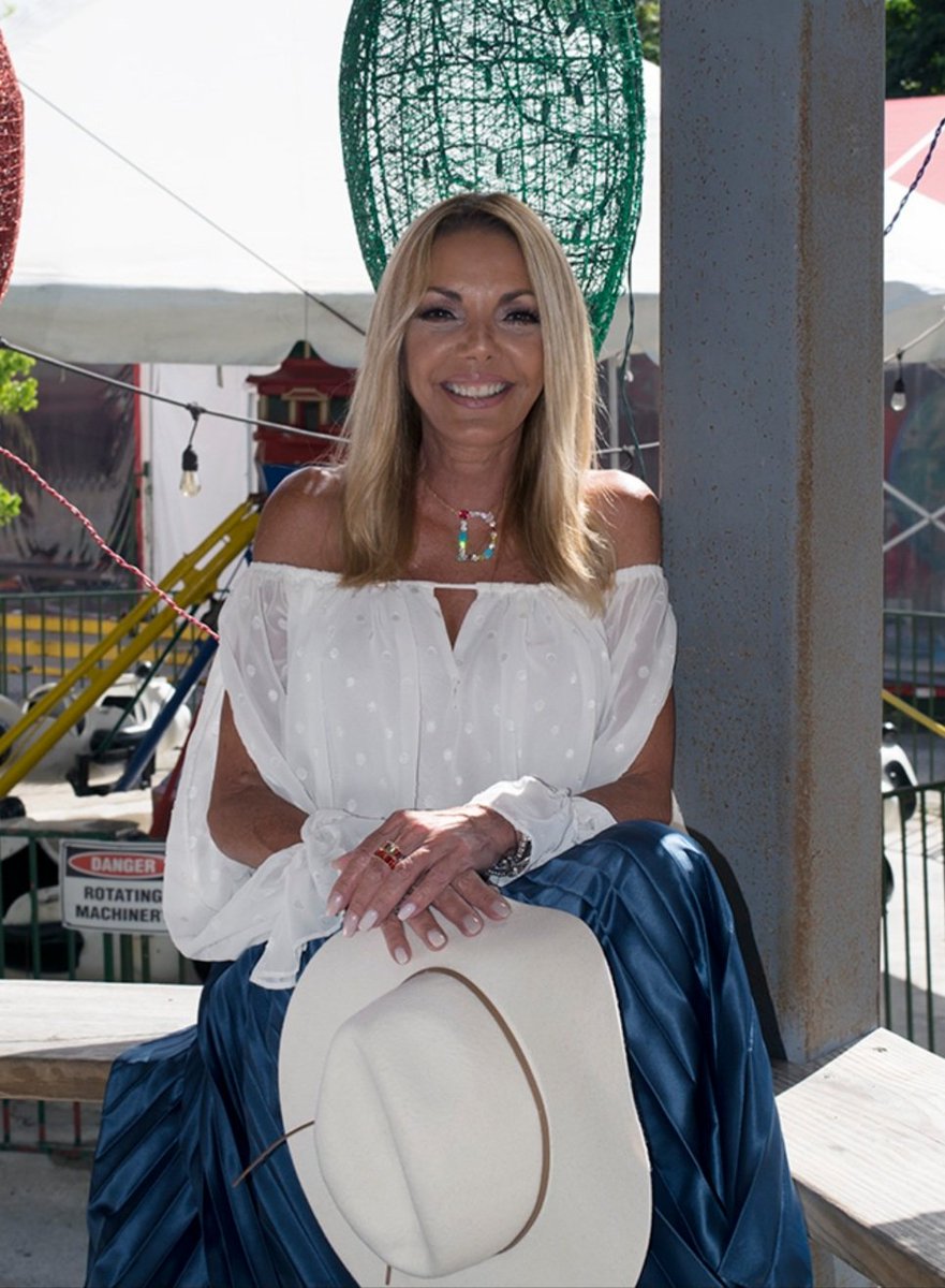 Hoy cumple la querendona de PR, nuestra <a href="/2dagmarDagmar/">dagmar</a>.  Que este nuevo año de vida, sea uno lleno de mucha bendición, salud y vida.  Gracias por iluminarnos con tu alegría y presencia.  En <a href="/JACConsultores/">JAC_Consultores</a>, nos sentimos felices de formar contigo una gran familia.  ¡Te queremos!