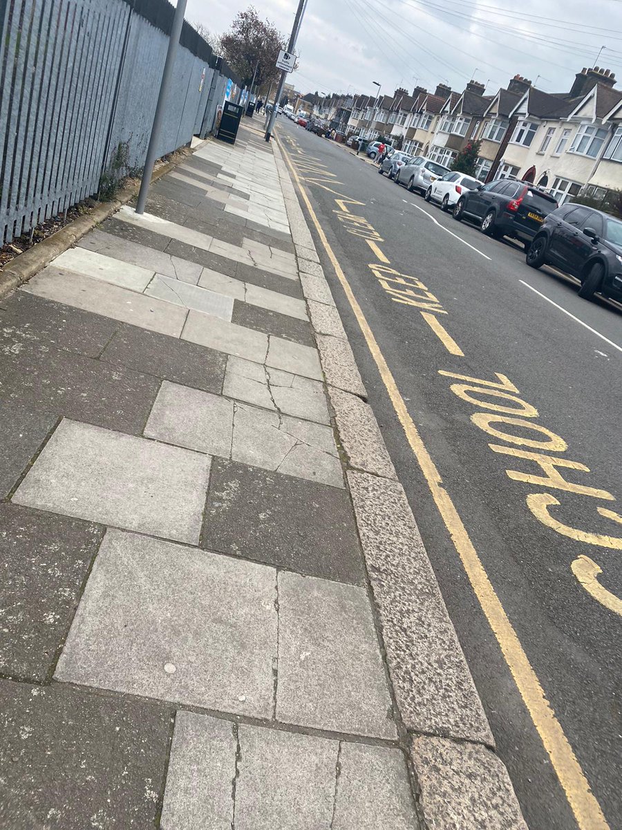 MPSBarkDag's tweet photo. Safer schools officers PC Wood and PC Heard conducted patrols before and after school today as part of #OpBempton @lbbdcouncil 1548EA https://t.co/bsr0WVe5L2