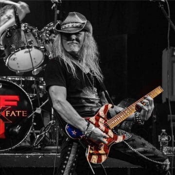 Bri_Strutter's tweet photo. The backbone of Frehley’s Comet!
Giving Tod Howarth and John Regan some love this morning!🎶🎸💫⚡️
Rest In Peace Jamie Oldaker♥️
#AceFrehley #frehleyscomet #todhowarth #rocknroll #80s https://t.co/TpTmXyjyJp