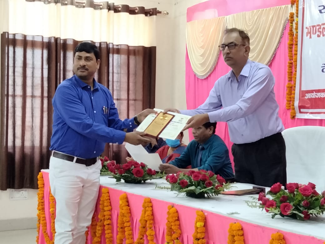 Today_24.03.2021_Family Planning Award Distribution Programme{2019-20} at Sabhagar-AD Office        Division-Devi patan Gonda_This Programme Chaired by AD Sir with All JD/All CMO/All CMS/Div PM /All Consultant/All Nodal -FP/Regards by Sarju Khan-DPM Bahraich.