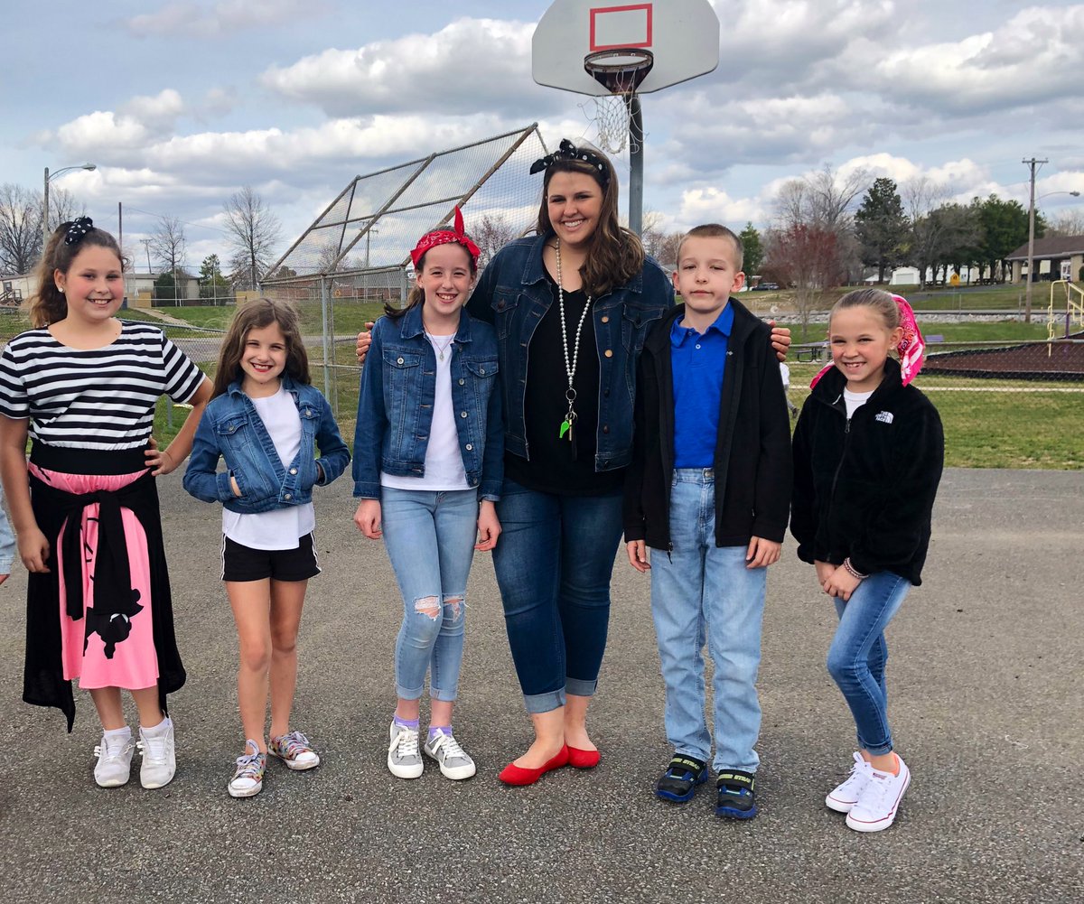 missgreen2020's tweet photo. 1950’s dress up day! ❤️🖤 https://t.co/ljgZ9lW55S