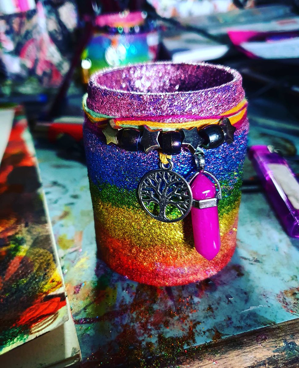 Diy jar n picture i made 4 my gran
#snakes #snake #snakeowner #snakepainting #Witch #snaketattoo #metallicpens #watercolor #acrylicpaint #glitter #diy #witchydiy  #glasspainting #paintedglass #homemade #Treeoflife #letter #artist #art #painting #paint #creative #creations #beads