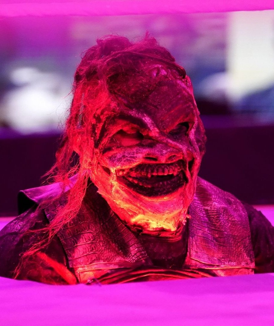 Kevma on Twitter: "Corre el rumor que The Fiend que volvió en Fastlane es Bo Dallas y no Bray Wyatt 🤯 https://t.co/kYPMmBSwng" / Twitter
