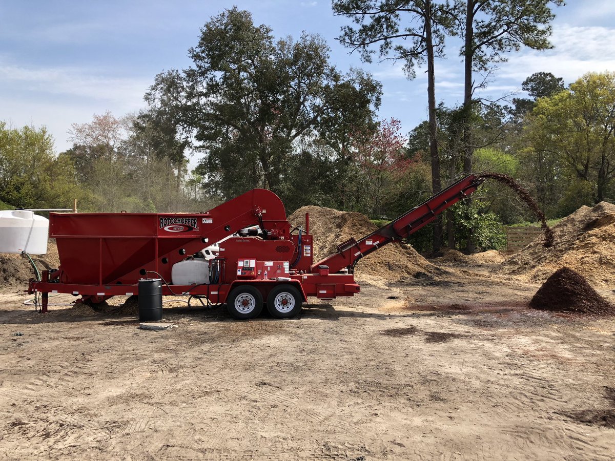 rotomidatlantic's tweet photo. It’s delivery day in South Carolina! What better way to start hump day?! 
#rotochopper #rotomidatlantic #usedequipment #cp118 #coloredmulch https://t.co/FoWEvxmPeb