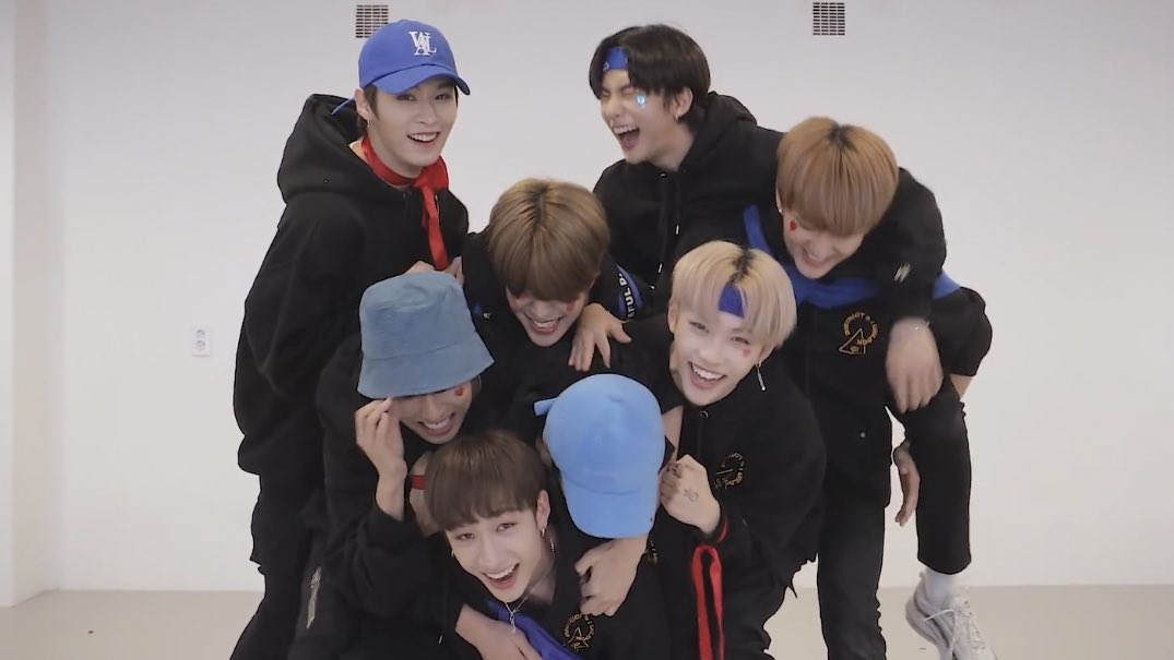 bangtomychan's tweet photo. Mag 2 yrs kana boi, baka naman may milagrog mangyare, mahal ko kayo! Happy 3rd anniversary!!!!

STAY BELIEVE IN STRAY KIDS 8
#StrayKids3rdAnniversary
#STAYingWithYou #LoveStrayKids
#스키즈_3주년보다_멀리_영원보다_오래
@Stray_Kids https://t.co/XMHTFCZ6yW