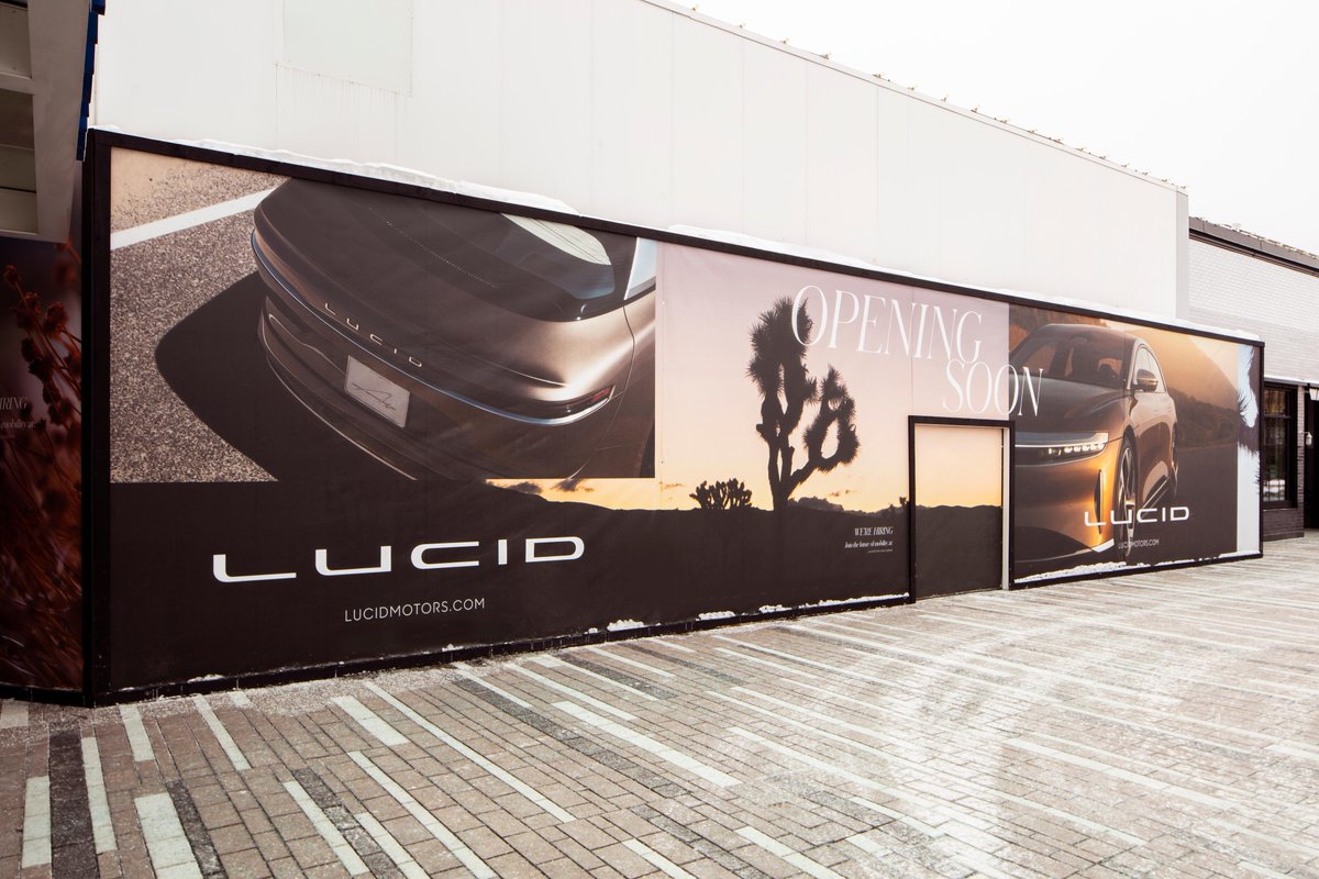 LucidMotors's tweet photo. Windy City, are you ready? Luxury electric is on its way to Chicago. See you this spring at the @OakbrookCenter.  #LucidAir https://t.co/GLOacxeW53