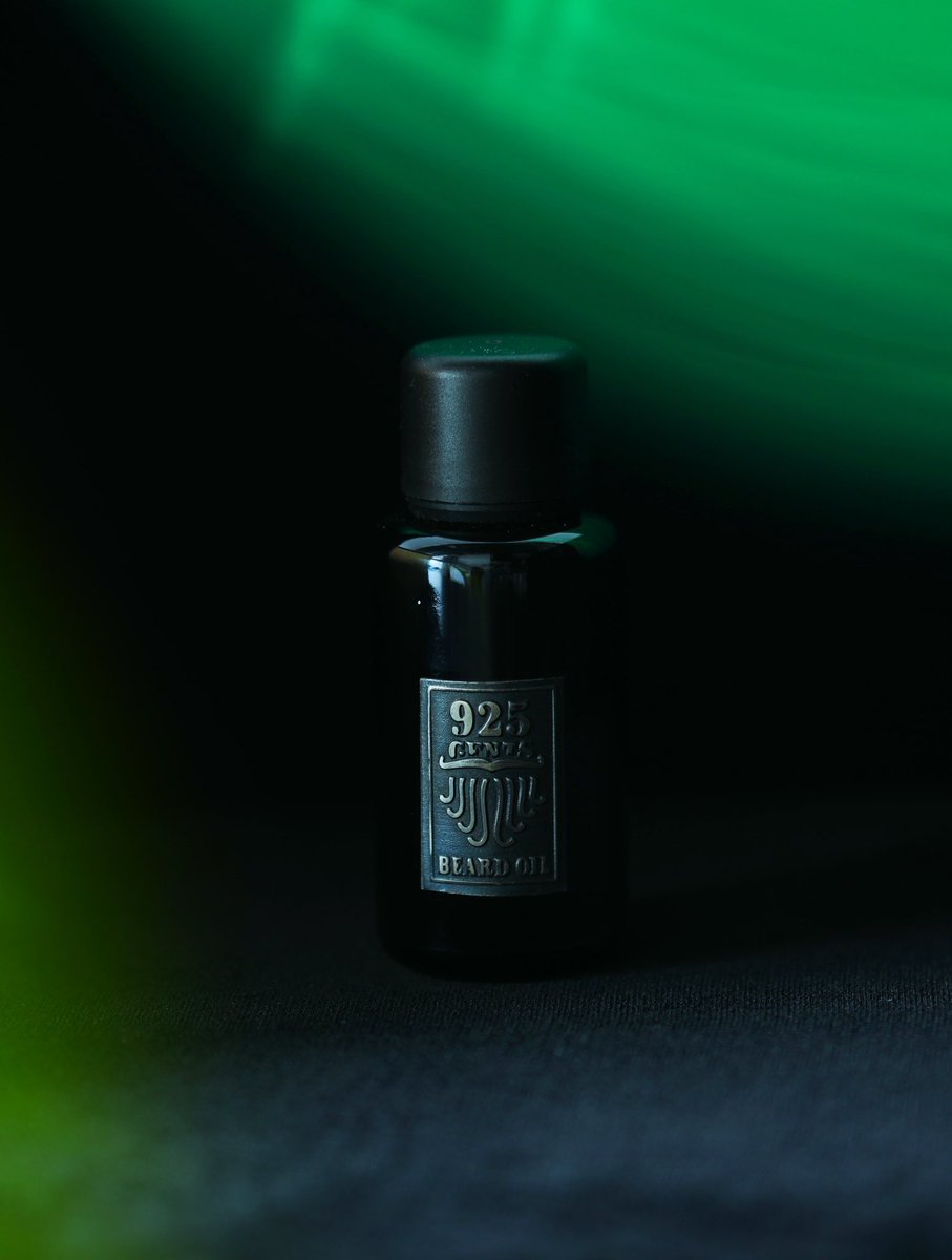 925Gents's tweet photo. Nu contează ce stil preferi, naturalul pică bine pe orice! Mai ales pe barbă!

#foto de Voinea Sinziana Andreea 

#natural #cosmetics #madeinromania #fabricatinromania #barba https://t.co/bKHpfcwxIy