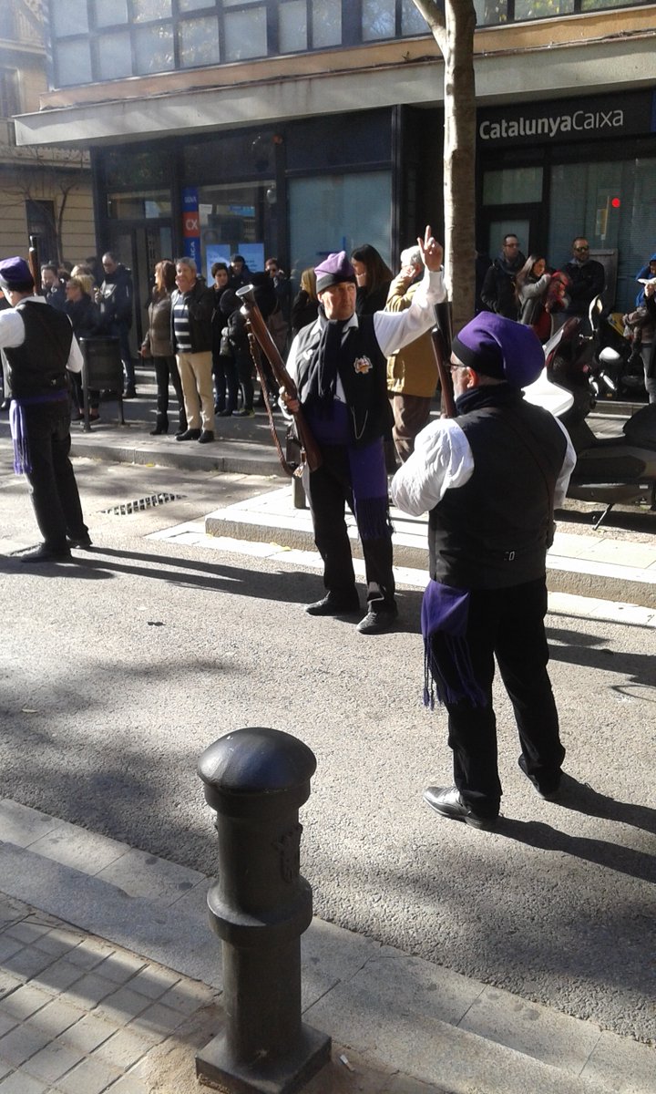 djibabouya's tweet photo. Conociendo la cultura catalana, trabucaires i gegants, en el #DistricteSantAndreu https://t.co/1Av3r8nVW7