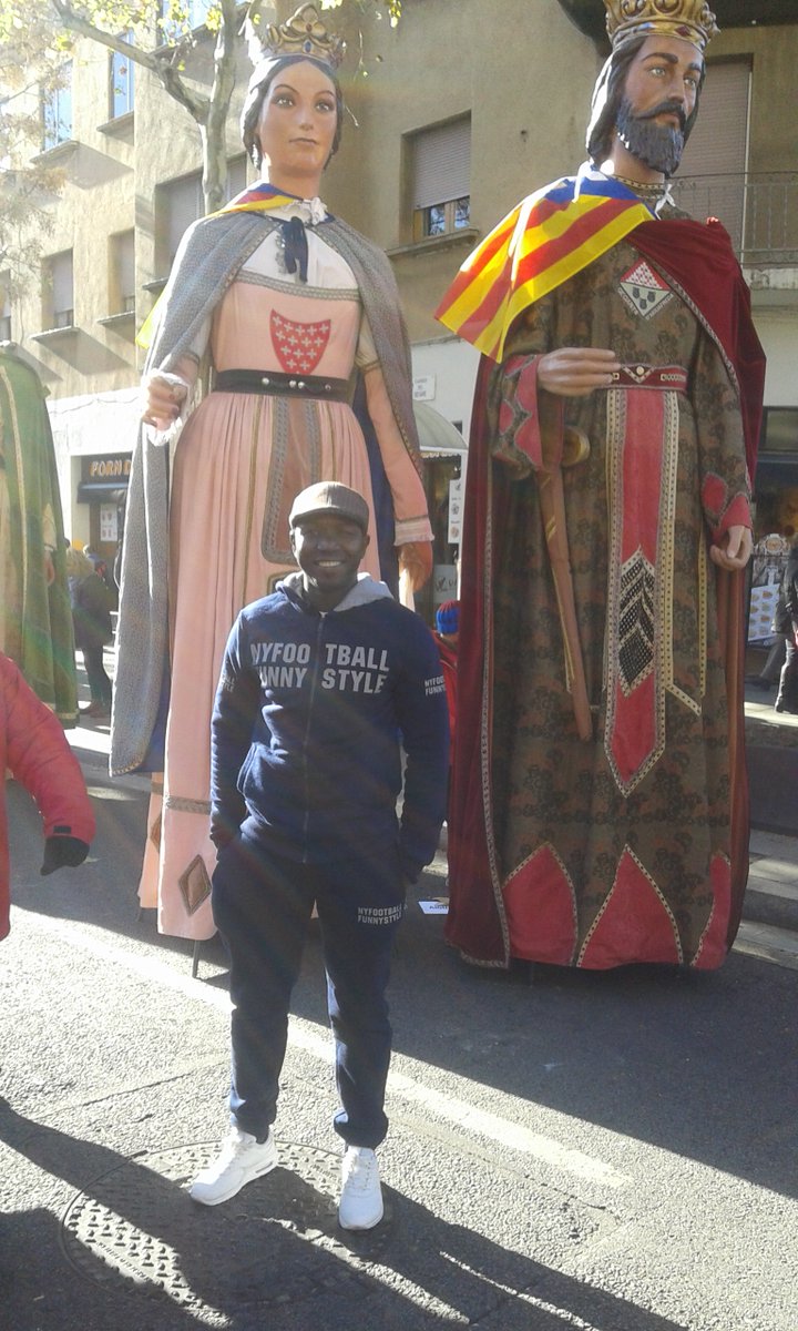 djibabouya's tweet photo. Conociendo la cultura catalana, trabucaires i gegants, en el #DistricteSantAndreu https://t.co/1Av3r8nVW7