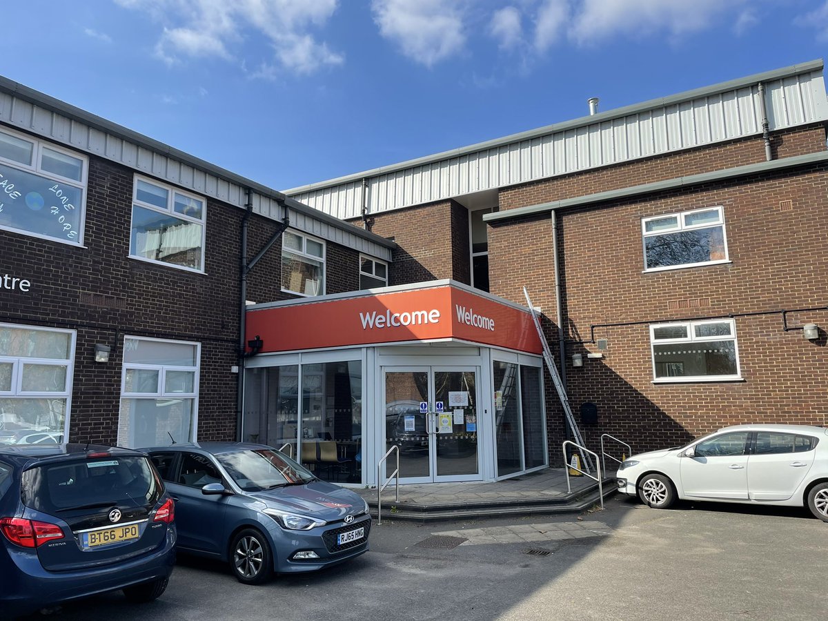 XternServices's tweet photo. Great to see lots of new and paused work coming back in. This is a good sign of local business starting up again after these awful times. Plus the suns out 🌞 #xternservices #windowcleaning #gutterclearing  #guttercleaning #commercialwindowcleaning #readinguk #rdguk #rdgbiz https://t.co/d9JCSvsGXW