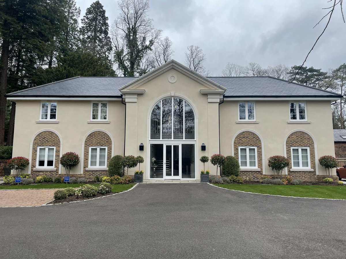 XternServices's tweet photo. Great to see lots of new and paused work coming back in. This is a good sign of local business starting up again after these awful times. Plus the suns out 🌞 #xternservices #windowcleaning #gutterclearing  #guttercleaning #commercialwindowcleaning #readinguk #rdguk #rdgbiz https://t.co/d9JCSvsGXW