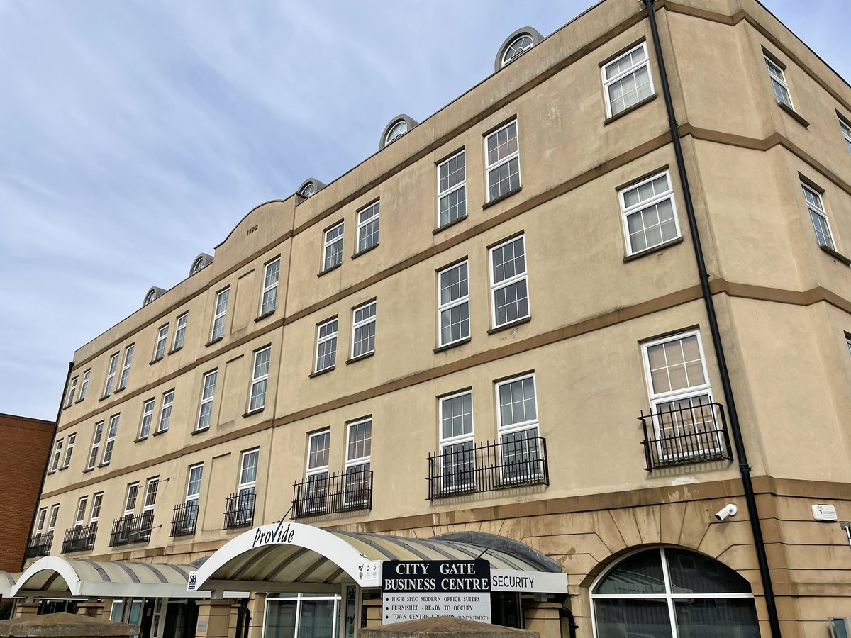 XternServices's tweet photo. Great to see lots of new and paused work coming back in. This is a good sign of local business starting up again after these awful times. Plus the suns out 🌞 #xternservices #windowcleaning #gutterclearing  #guttercleaning #commercialwindowcleaning #readinguk #rdguk #rdgbiz https://t.co/d9JCSvsGXW