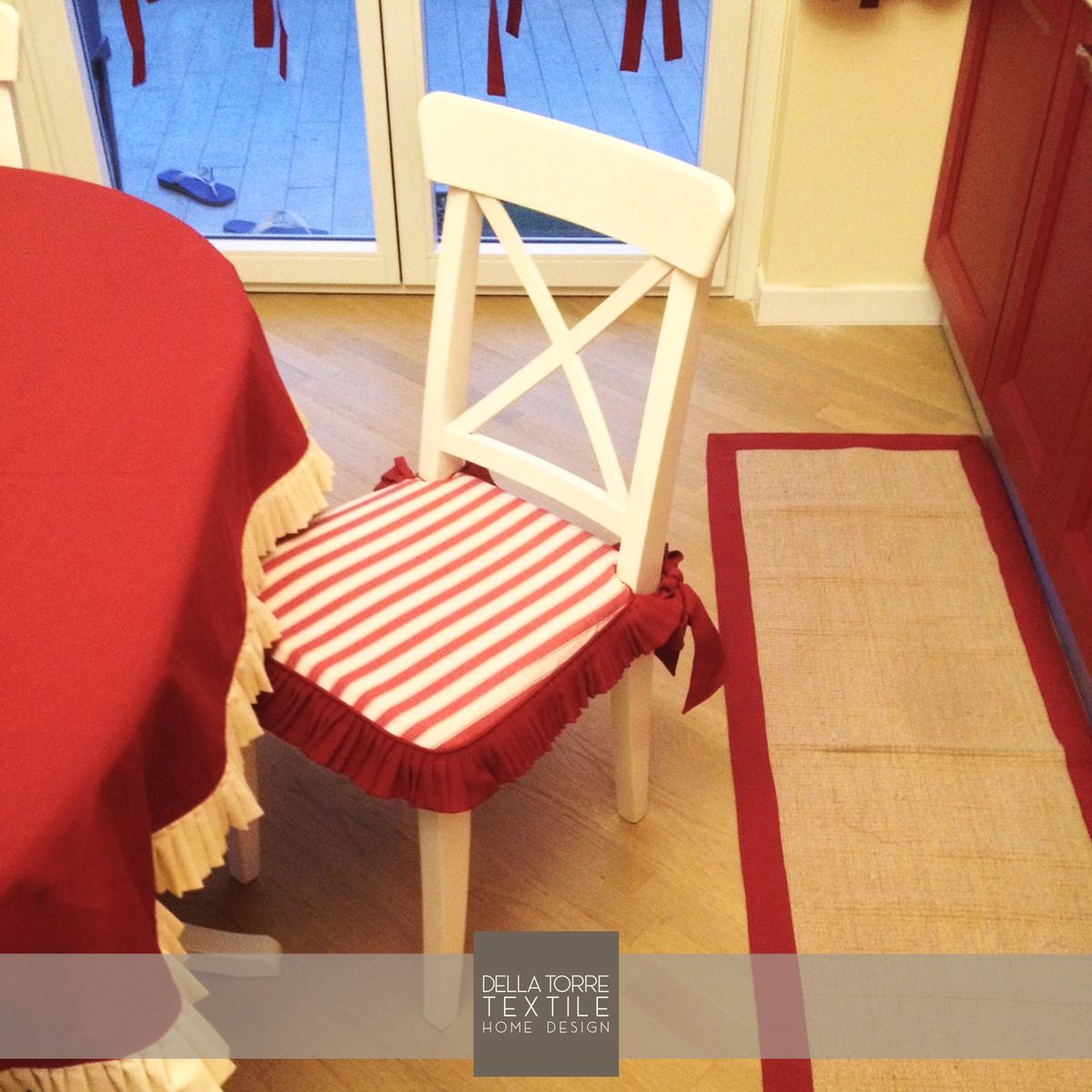 dellatorrehome's tweet photo. ✂️ La bellezza delle realizzazioni su misura!
❤️ Non pensate che il #coordinato per la cucina sia sempre una buona idea per creare un ambiente accogliente e familiare?
#dellatorretextilehomedesign #dellatorrehome #dellatorre #textile #tessuti #tendaggi #tendemoderne #tendeavetro https://t.co/6RU9lSJLeH