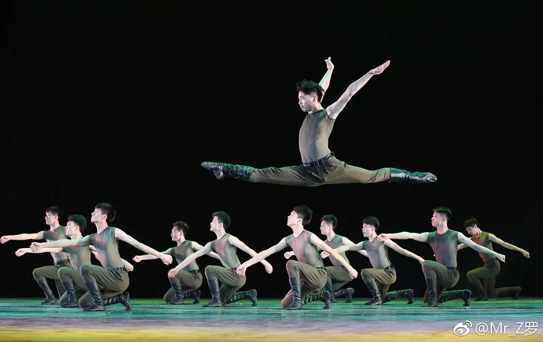 7. Perform as the lead dancer in one of the stage in People& #39;s Liberation Army Academy of Art