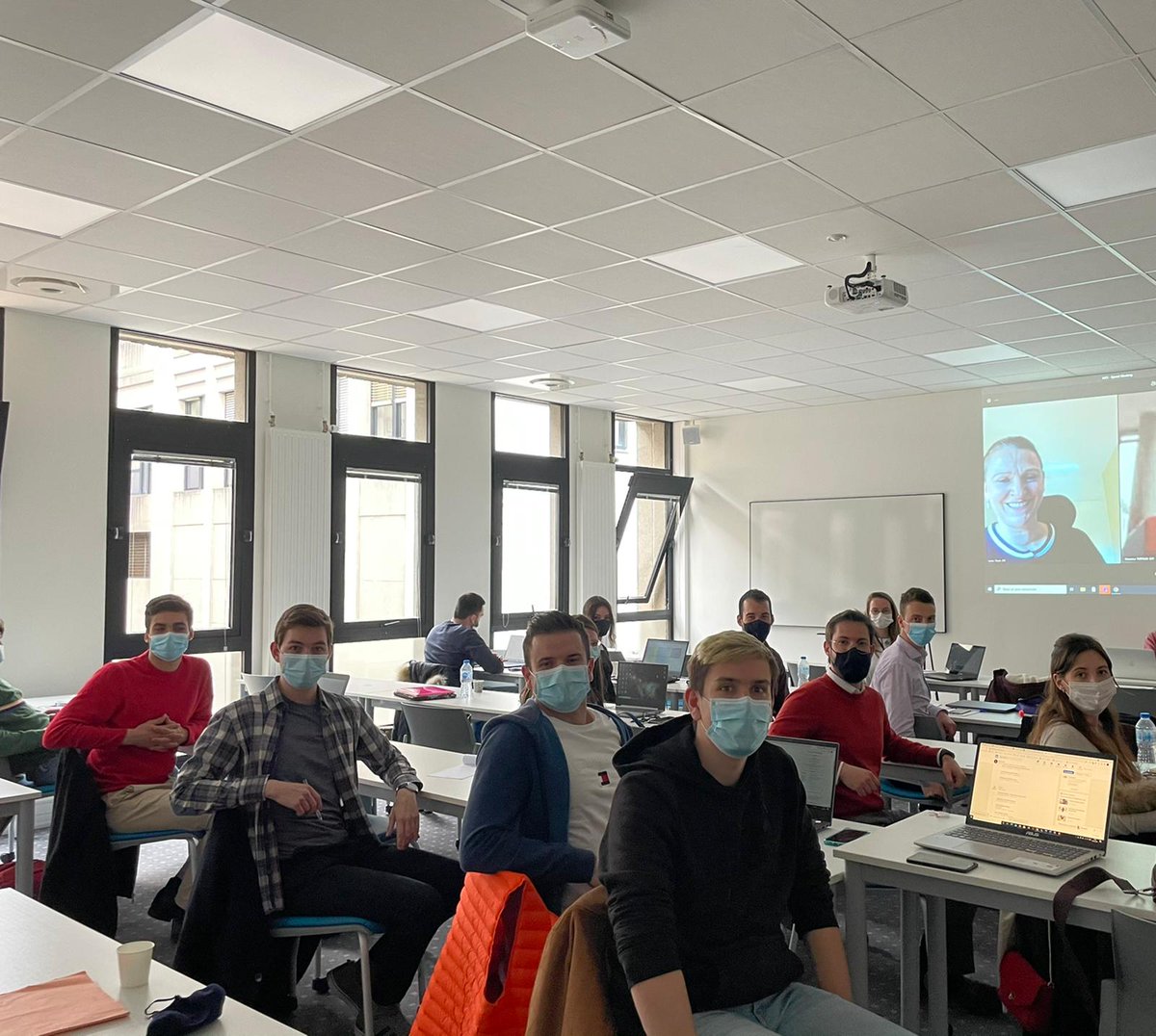 Audencia_MS_MCI's tweet photo. #Lex : Les #MSMCI reçoivent désormais Flavie Lorre, Head of competitive Intelligence for General Medicines Business Unit chez Sanofi, qui crée les innovations d’aujourd’hui et de demain dans le domaine de la santé ! https://t.co/zGta47TBVd