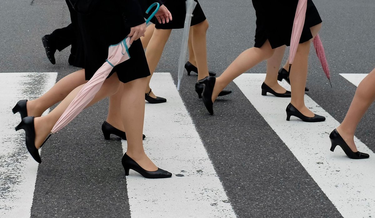 QualityFootwr's tweet photo. Your salary might determine the type of shoes you wear to work.

According to a poll in 2013 among 6,750 women, 71% of women polled who make less than $40K a year never wear heels to work, while 21% who make $150K and more wear heels to work every day. https://t.co/J7mpjp3gAH
