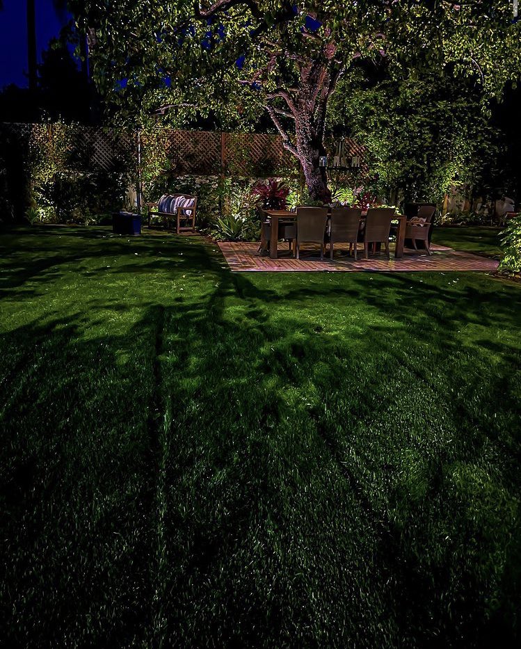 Cali_Lighting's tweet photo. Dramatic shadows can add intrigue and beauty to outdoor seating and recreational areas.  How are you using your backyard???
.
.
.
#lighting #landscapelighting #outdoorlighting #moonlight #outdoordining #mood #atmosphere #losangeles #socal  #lightingdesign https://t.co/zq1dmqY7vM