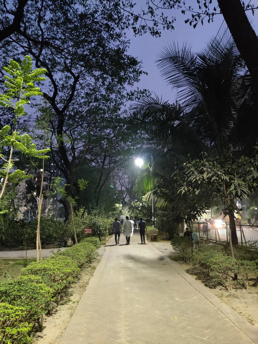 iamhShihab's tweet photo. A week before of my  #COVID19  test I  capture  this photo during my regular evening walk time. I tested positive in #COVID19 on last Friday and have been in home isolation since last monday .Please #StayHome #staysafe.
#Dhaka
#Bangaladesh 🇧🇩 https://t.co/IKgwhTIoJu