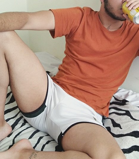 DirtyPablo69's tweet photo. Bebiendo y fumando, asi empiezo mi mañana con mis shorts favoritos 😋
#gayboy #shorts #nudes #gaynudes #SellingContent https://t.co/16KPMM8qBw