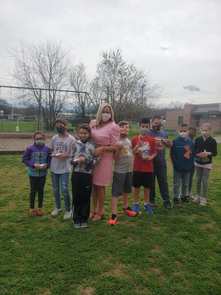 ses_cubs's tweet photo. We VALUE your input! For those who are able to complete Title 1 surveys please checkout our website 💜  https://t.co/tJWSFDBiO8  
Ms. Sutton enjoys rewarding the children who show proof of survey completion with ice cream! #wevalueyourthoughts #schoolsurvey #SIScubs https://t.co/CmAiyISg9C