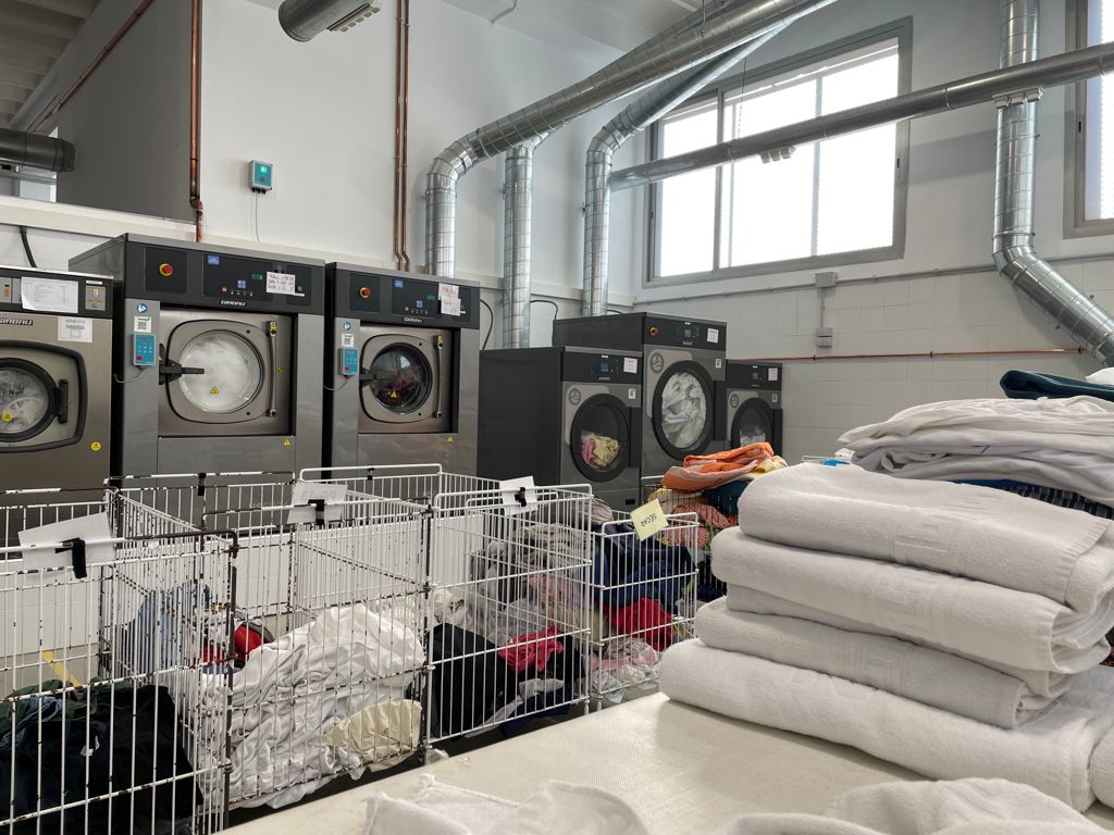 prodisterrassa's tweet photo. 🧼Aquesta setmana s'ha posat en marxa la "nova bugaderia" de #Prodis! Hem traslladat el servei per ampliar l'espai i millorar-ne la maquinària! ✨

✅Pas endavant per oferir un servei de bugaderia més eficient energèticament i més sostenible!🌿

#JuntsSomCapaços💚 https://t.co/FWUXsw6jg8