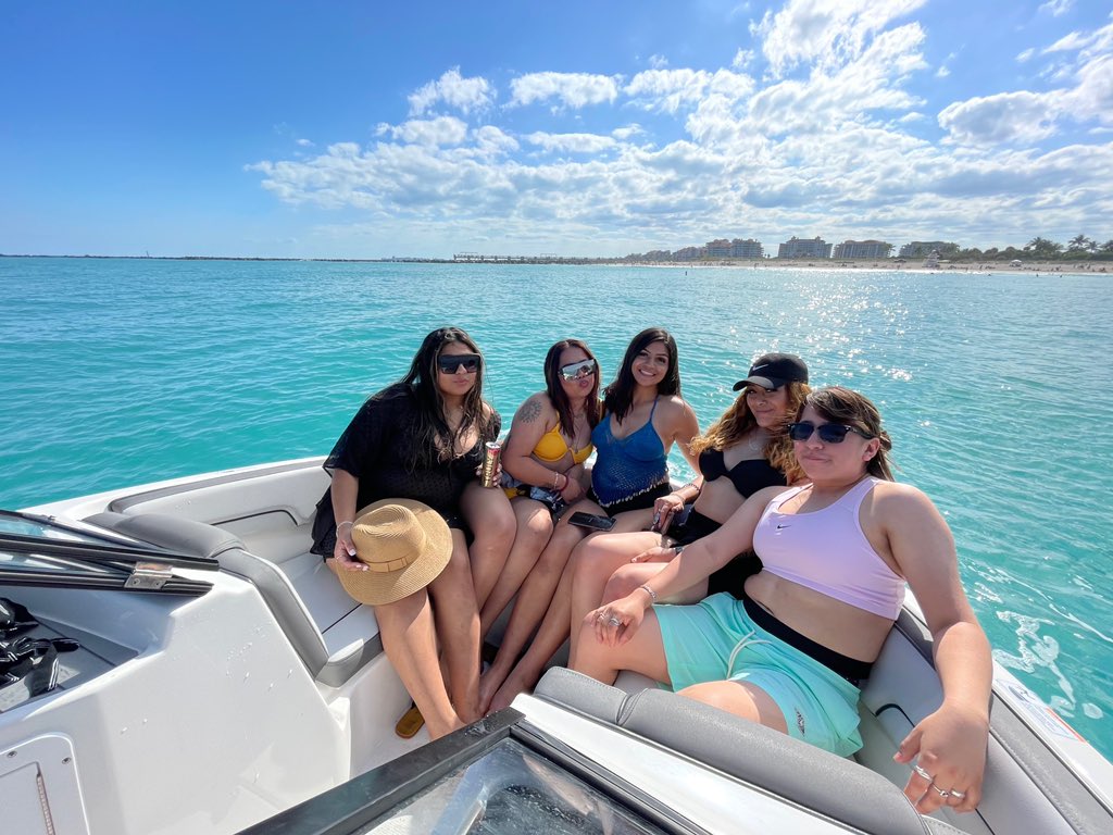 gee2times's tweet photo. Miami was definitely for the books 😌🌴 https://t.co/aCVrQiX1ud