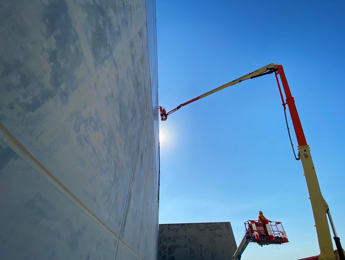 SubZeroConst's tweet photo. So close we can taste it. #DegreesBeyond ⠀
#SubZeroConstructors @UnitedRentals #ColdStorageConstruction #Contractor #DesignBuild #FoodSupplyChain #SanDiego https://t.co/MBqCVllkD7