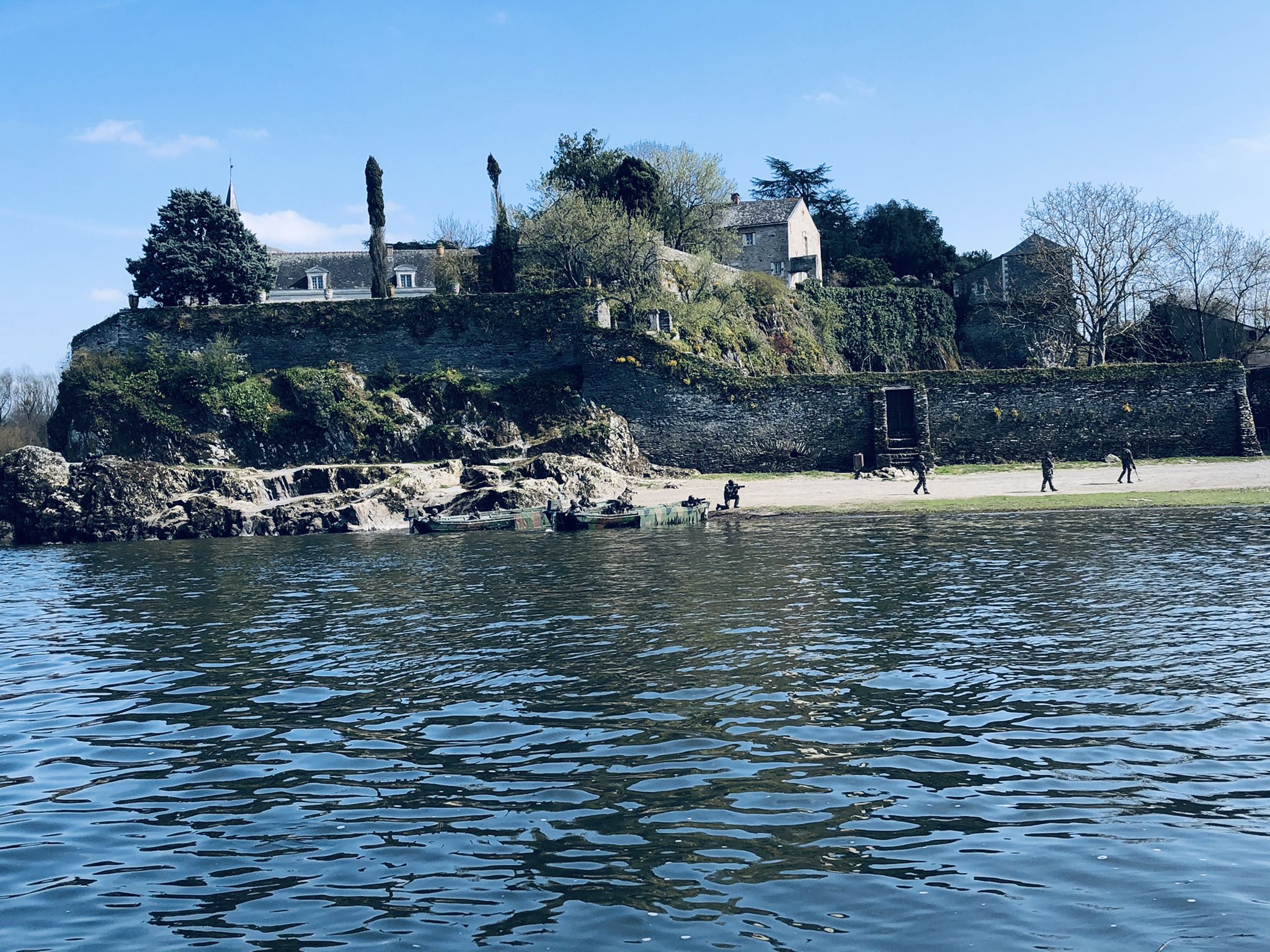 ExQd9eFWgAAg96F?format=jpg&name=large