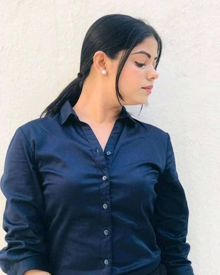 manisasinghgur's tweet photo. “हमसफ़र हो तो हालात बदलने वाला हो...,
हालात के साथ बदलने वाला नहीं।” https://t.co/fLBEFqN4MJ