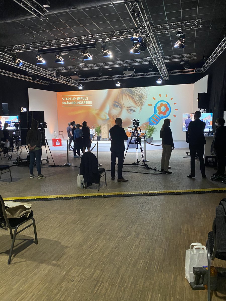 hannoverimpuls's tweet photo. Gleich gehts los! Startup-Impuls Prämierungsfeier 2021 #sui2021 #startupimpuls hier gibt es den Livestream https://t.co/Ui9ZSUQB0i https://t.co/iKOZZo5WaB