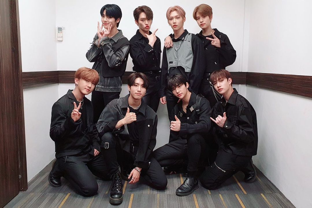 StrayKids0002's tweet photo. Happy 3rd Anniversary 💕🎉💞
🌟STAY BELIEVE IN STRAY KIDS 8🌟
🌼🌼🌼🌼🌼🌼
#StrayKids3rdAnniversary
#STAYingWithYou #LoveStrayKids
#스키즈_3주년보다_멀리_영원보다_오래 
@Stray_Kids https://t.co/BylhUCoo8h