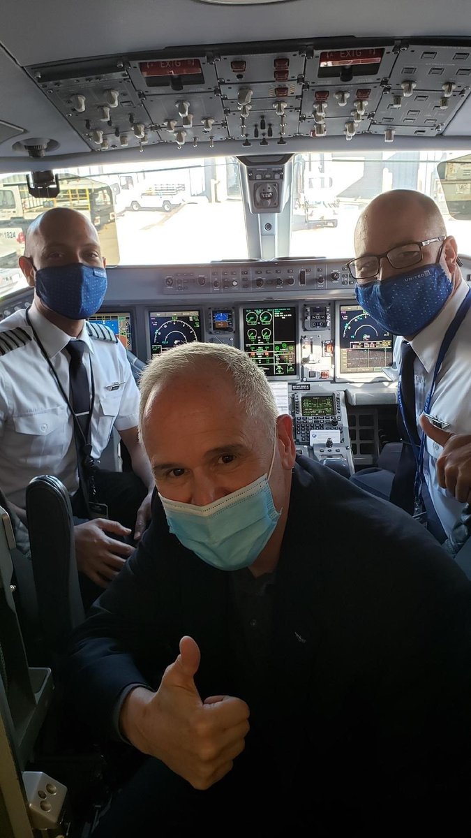 MAG_ALPA_PILOTS's tweet photo. Captain Sajib and First Officer Laws flew ALPA President Joe DePete to DC this weekend. Thanks for the smooth ride! https://t.co/iZI2x8SMjZ