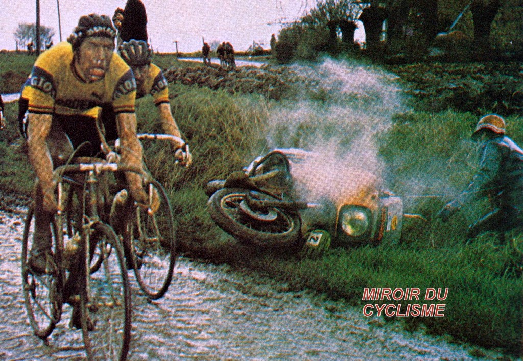 Miroir2Cyclisme's tweet photo. C'est l'enfer du Nooord 😱
📸 MC 1981
#ParisRoubaix #sundayinhell https://t.co/JGKoXP5YiH