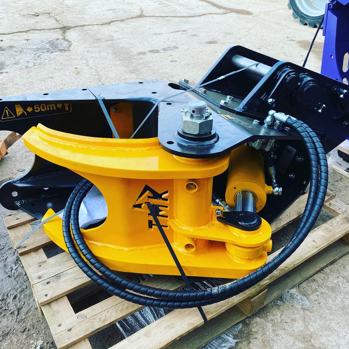 AnglianPlant's tweet photo. As well as plenty of โ๏ธ today we also received lots more ๐ buckets from @harford_att, a @tmktreeshear & a new Bo selector!
#sunshine #sunnyday #sunnymood #buckets #treeshear #selectorgrab #attachments #excavator #planthire #planthireuk #anglianplant https://t.co/zBV5Ln5m8b