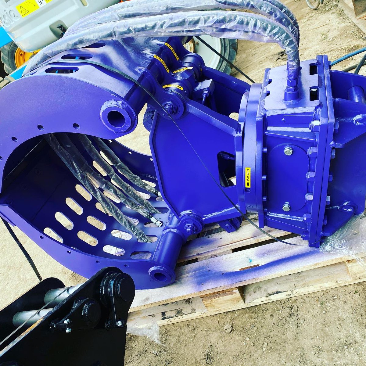AnglianPlant's tweet photo. As well as plenty of โ๏ธ today we also received lots more ๐ buckets from @harford_att, a @tmktreeshear & a new Bo selector!
#sunshine #sunnyday #sunnymood #buckets #treeshear #selectorgrab #attachments #excavator #planthire #planthireuk #anglianplant https://t.co/zBV5Ln5m8b