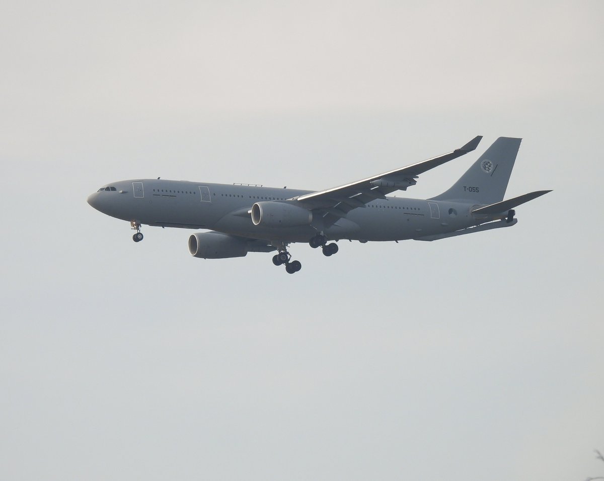 EHEH_Spotter's tweet photo. 🇳🇱Royal Netherlands Air Force (for NATO MMF) Airbus A330-243MRTT (T-055, #480C41) as flight #MULTI12  Approach Runway 21 @ EHEH 

🇧🇪Belgian Air Force F16BM Fighting Falcon (FB-14, #44F024) as flight #BAF275 Approach runway21 @ EHEH

#NLspot #avgeek  #MRTT #NATO https://t.co/KmQiO4Sp33