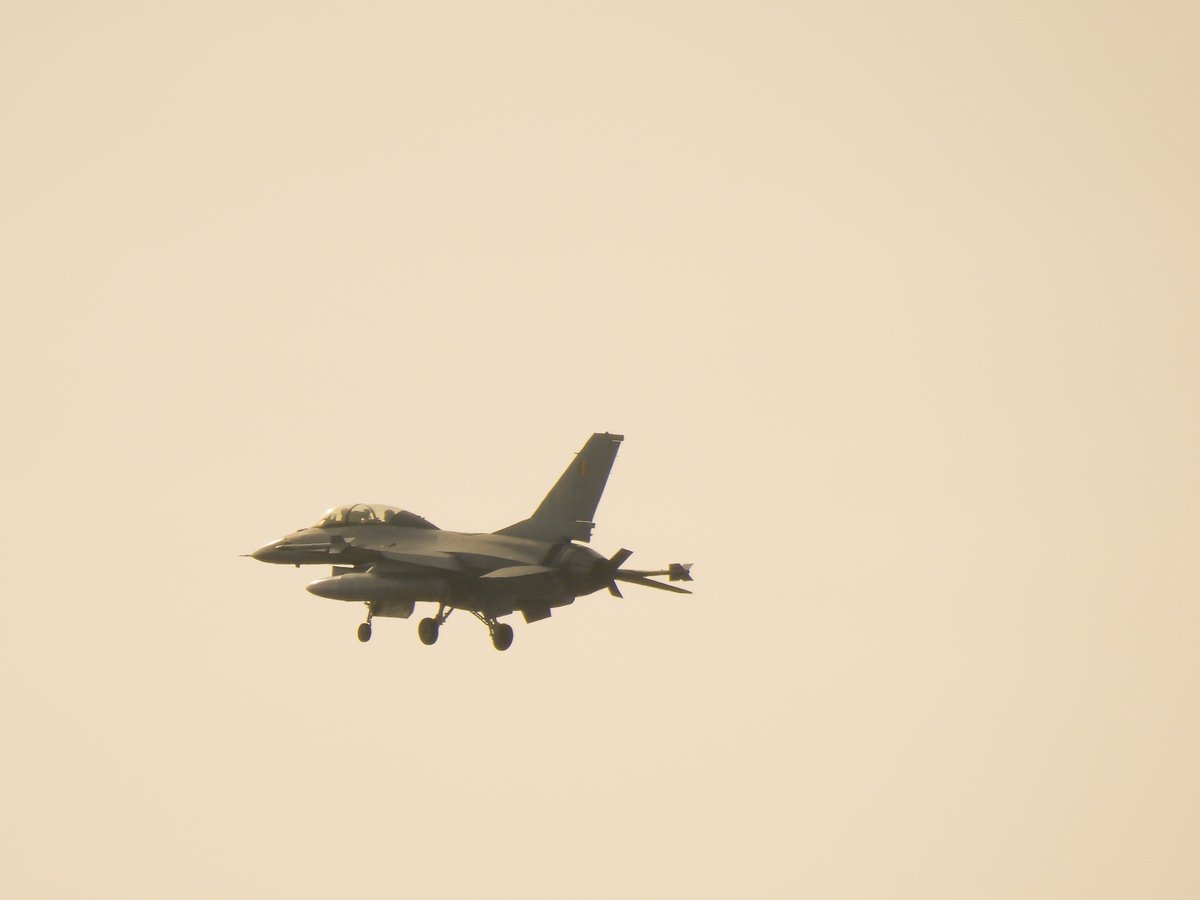 EHEH_Spotter's tweet photo. 🇳🇱Royal Netherlands Air Force (for NATO MMF) Airbus A330-243MRTT (T-055, #480C41) as flight #MULTI12  Approach Runway 21 @ EHEH 

🇧🇪Belgian Air Force F16BM Fighting Falcon (FB-14, #44F024) as flight #BAF275 Approach runway21 @ EHEH

#NLspot #avgeek  #MRTT #NATO https://t.co/KmQiO4Sp33