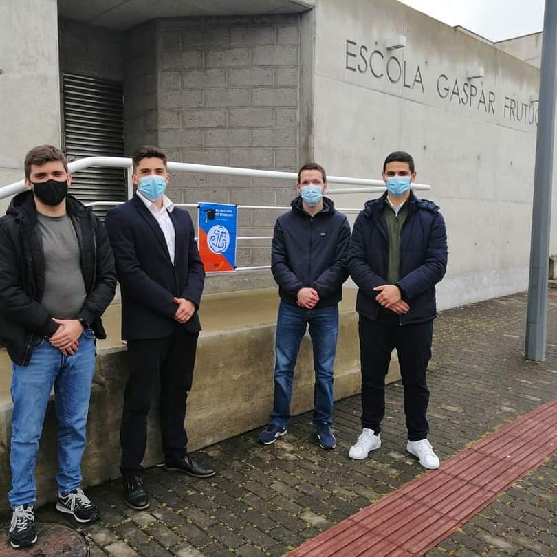 jsdrgrande's tweet photo. 𝗛𝗼𝗷𝗲 é 𝗗𝗶𝗮 𝗡𝗮𝗰𝗶𝗼𝗻𝗮𝗹 𝗱𝗼 𝗘𝘀𝘁𝘂𝗱𝗮𝗻𝘁𝗲! 👨‍🎓

A JSD/ Ribeira Grande celebra o presente dia com a colocação de dois cartazes na frente de duas das muitas escolas do nosso concelho. https://t.co/e5F8fRwNND